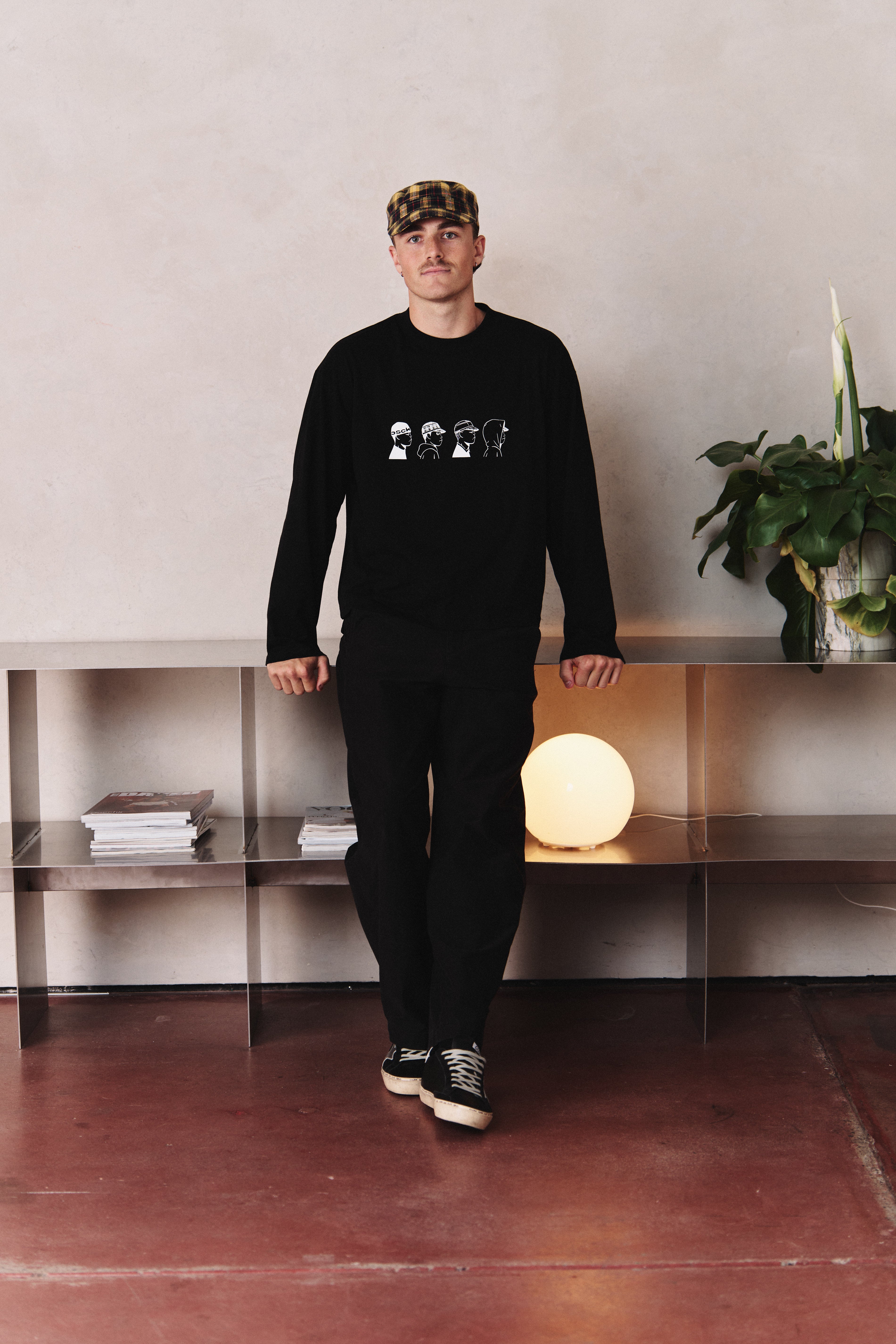 BLACK LS