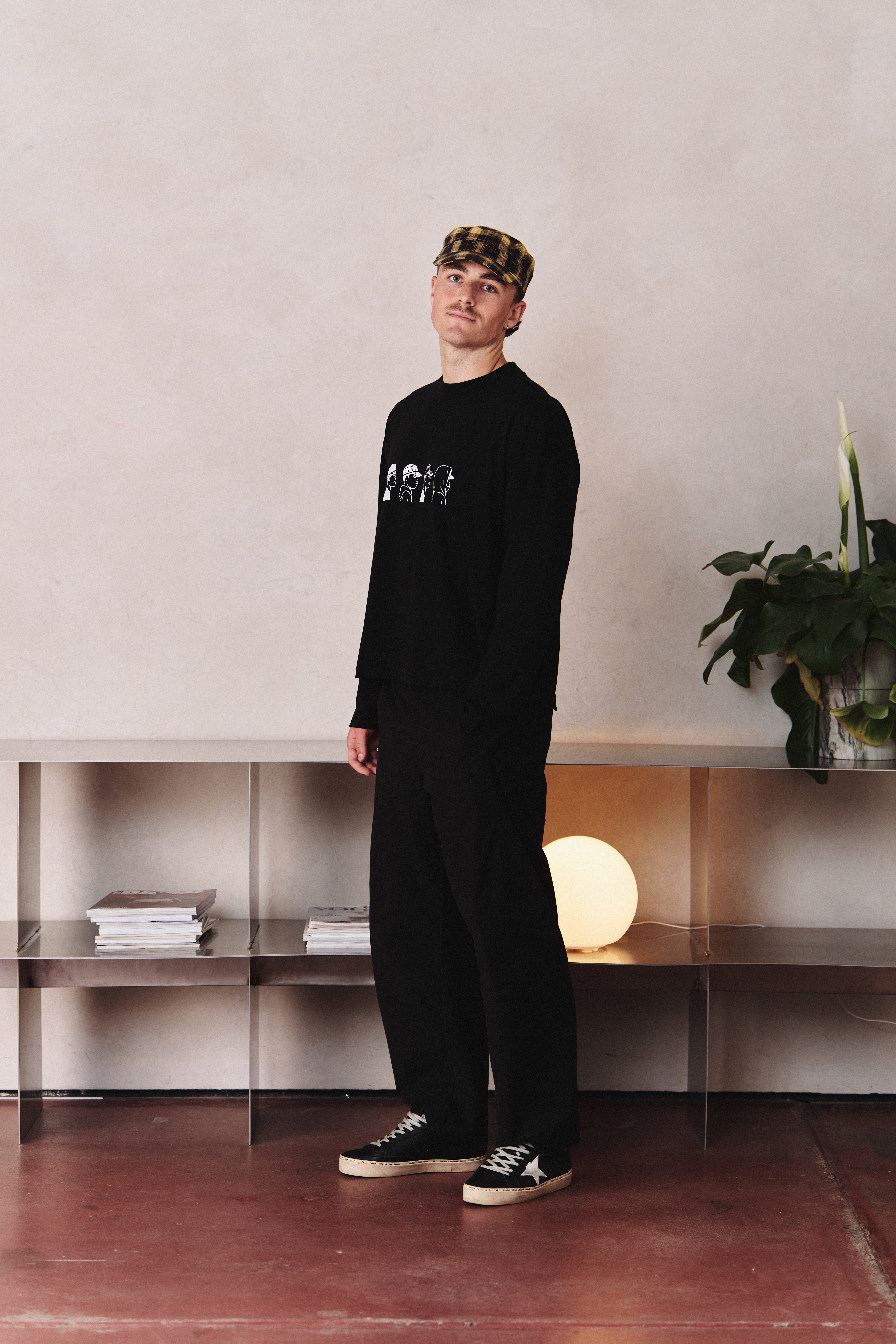 BLACK LS